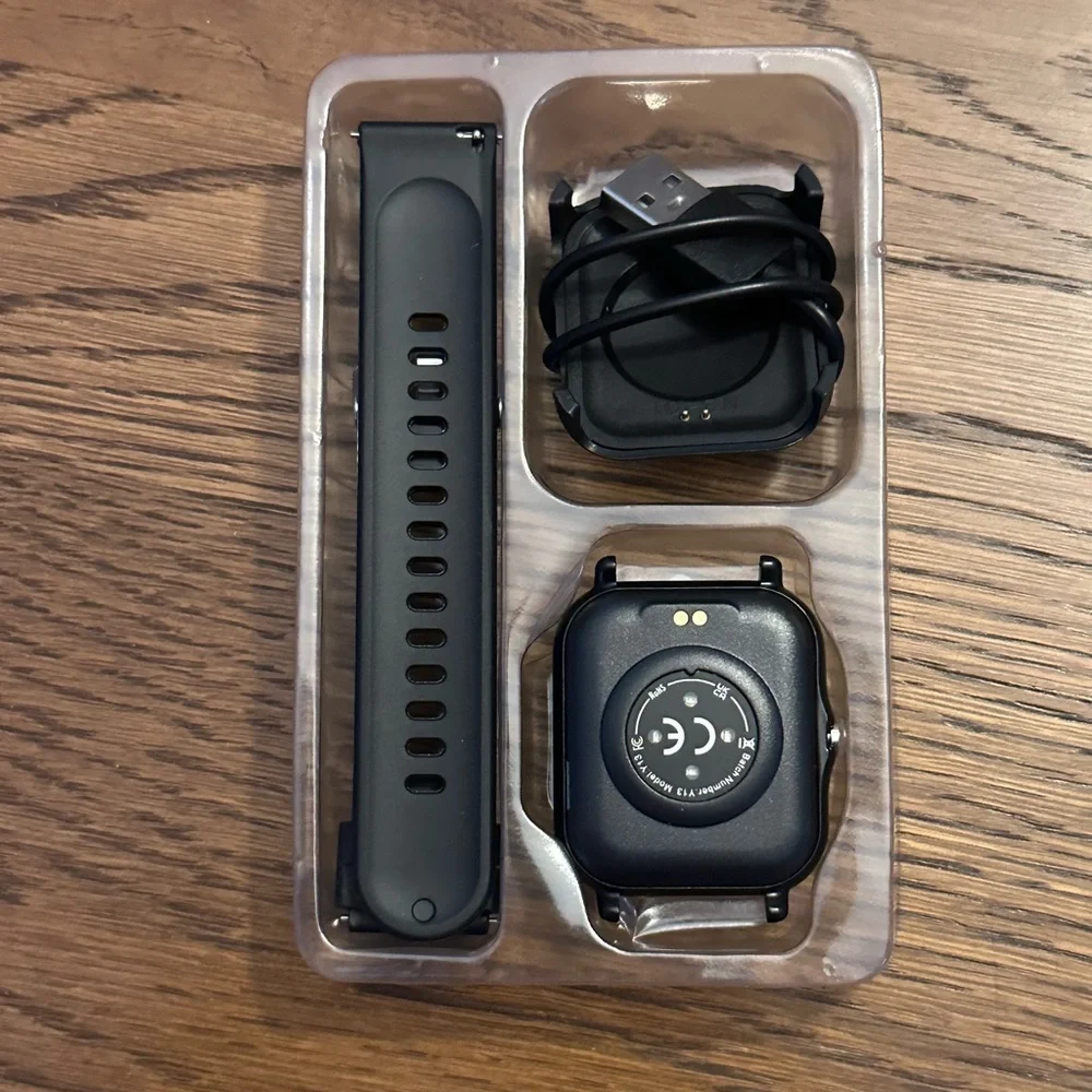 DOVIICO Smart Watch with Black Band. NIB.